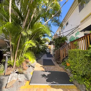 Somewhere To Backpackers Hostel